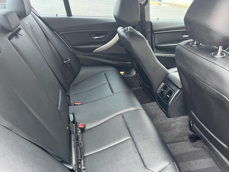 2016 BMW 3 Series Image 12