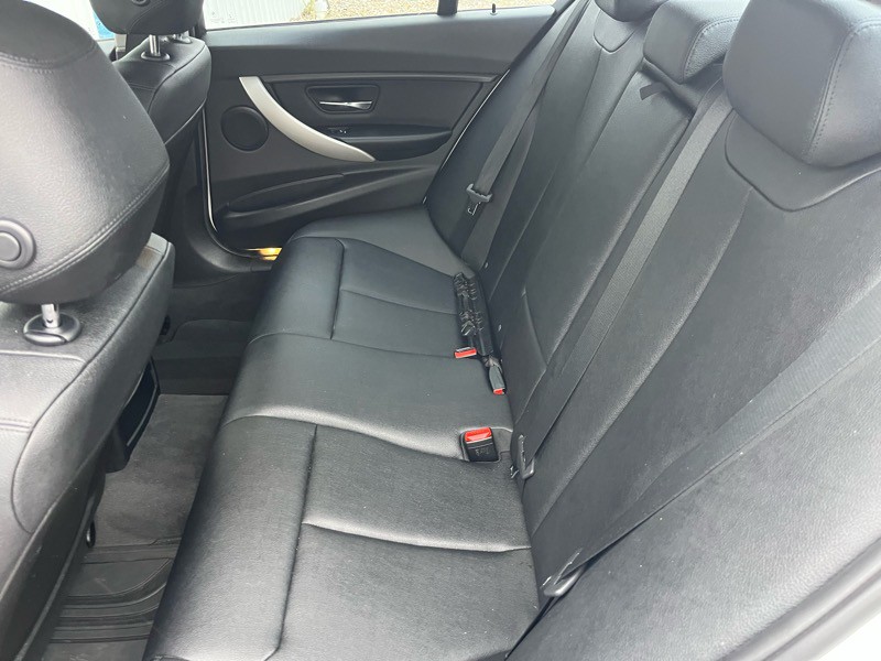 2016 BMW 3 Series Image 13