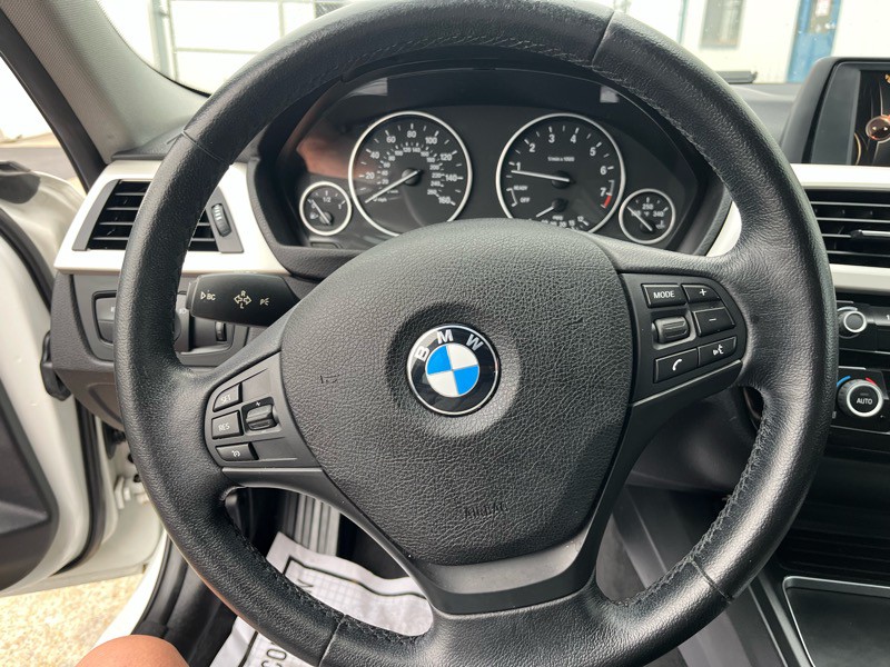 2016 BMW 3 Series Image 19