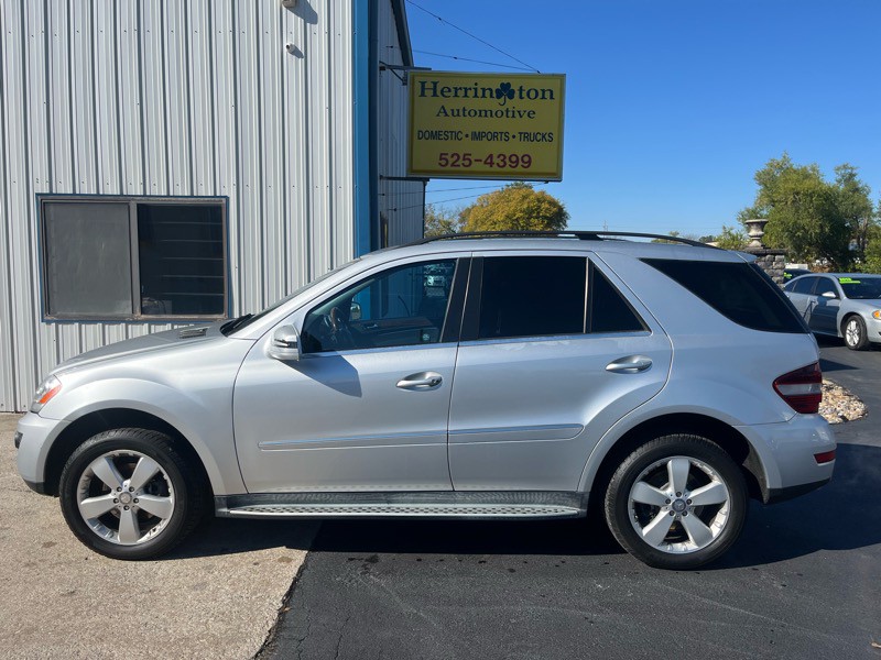 2011 Mercedes-Benz M-Class Image 1