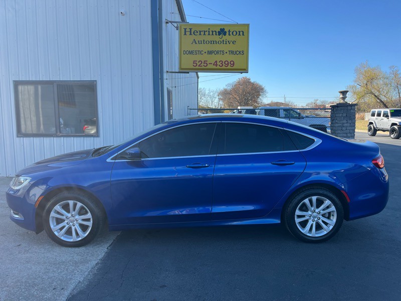 2015 Chrysler 200 Image 1