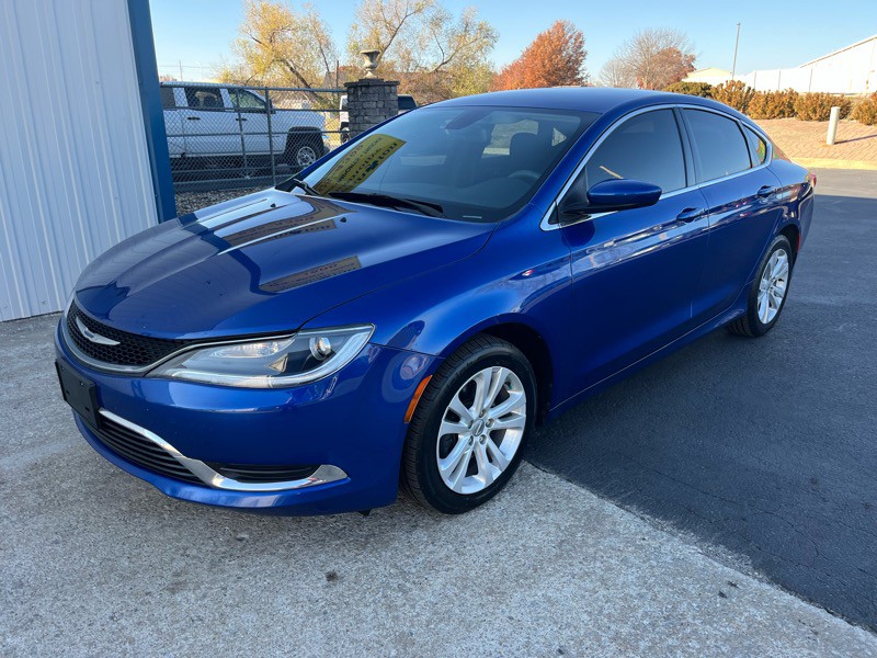 2015 Chrysler 200 Image 2