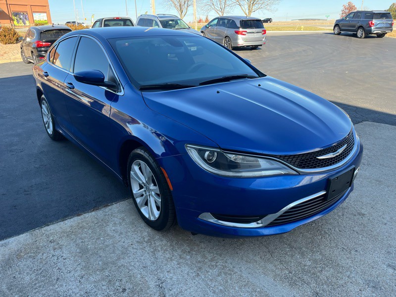 2015 Chrysler 200 Image 4