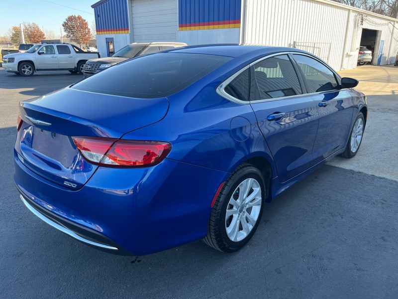 2015 Chrysler 200 Image 5