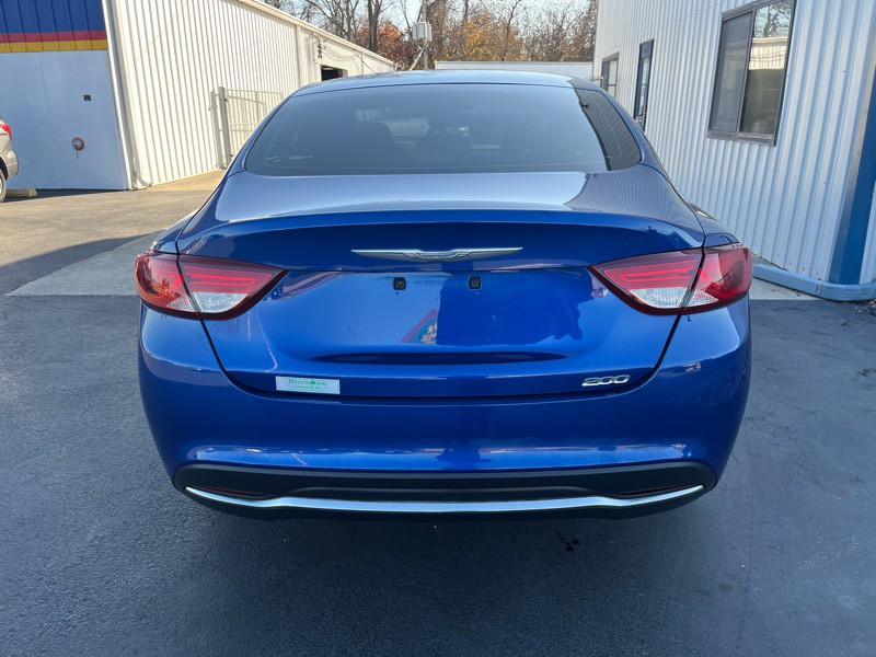 2015 Chrysler 200 Image 6