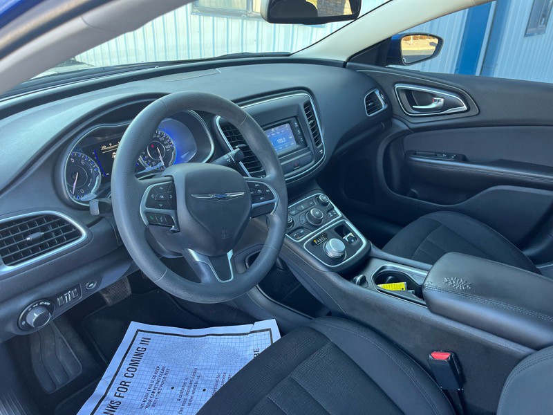 2015 Chrysler 200 Image 13