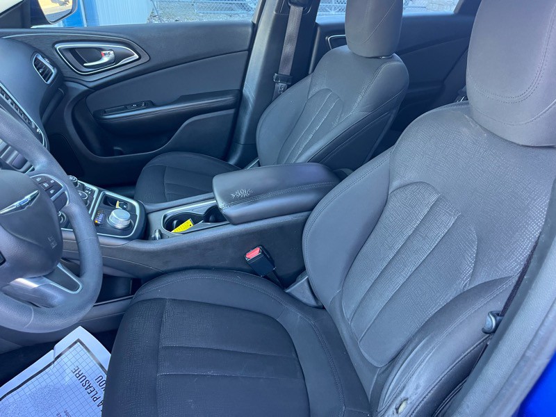 2015 Chrysler 200 Image 14