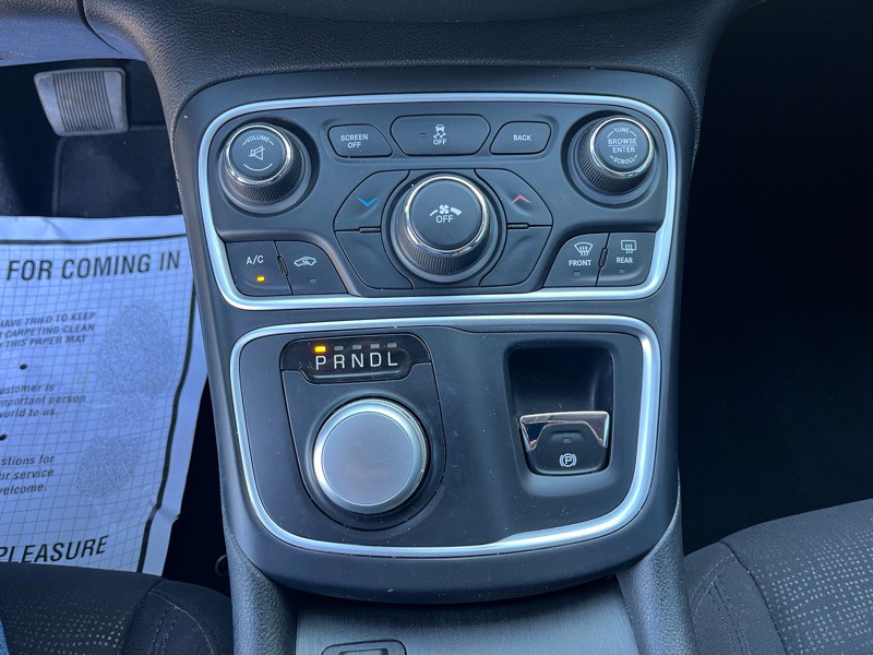 2015 Chrysler 200 Image 16