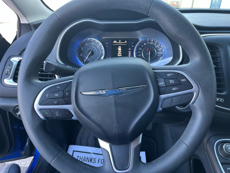 2015 Chrysler 200 Image 18