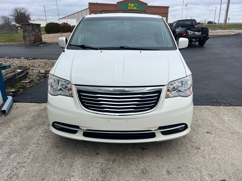 2013 Chrysler Town & Country Image 3