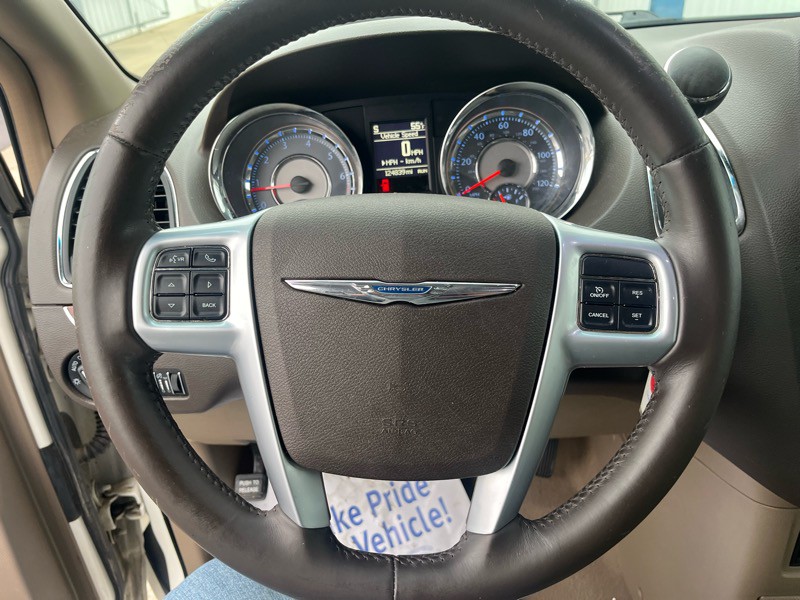 2013 Chrysler Town & Country Image 20