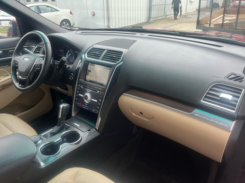 2016 Ford Explorer Image 9