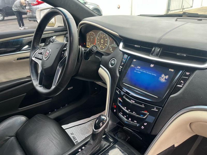 2013 Cadillac XTS Image 10