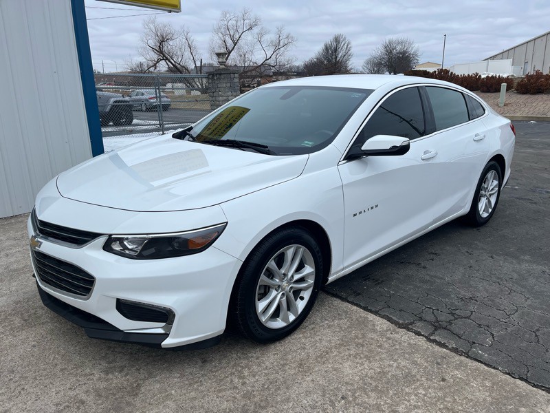 2018 Chevrolet Malibu Image 2