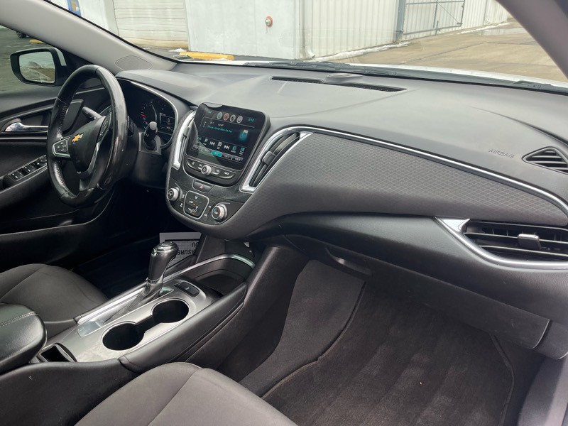 2018 Chevrolet Malibu Image 8