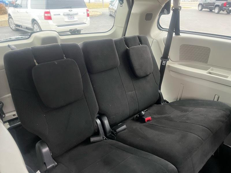 2012 Chrysler Town & Country Image 12