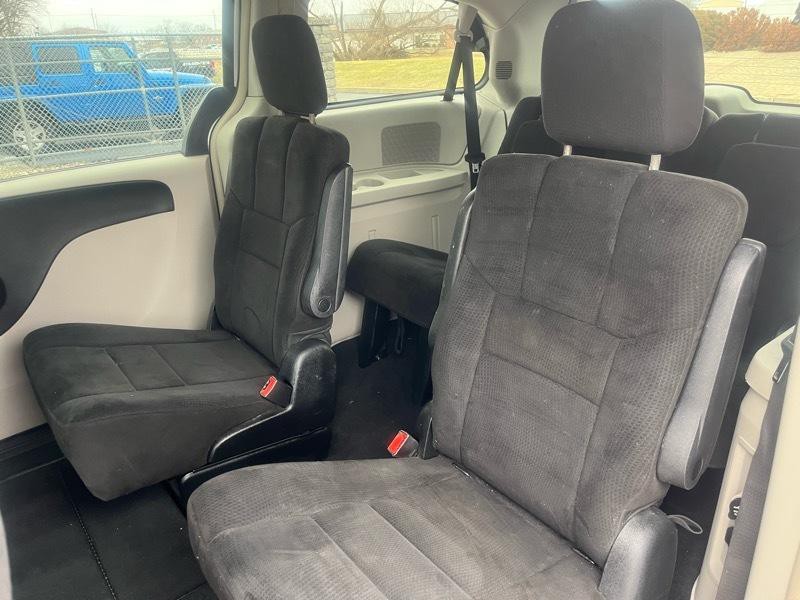 2012 Chrysler Town & Country Image 13