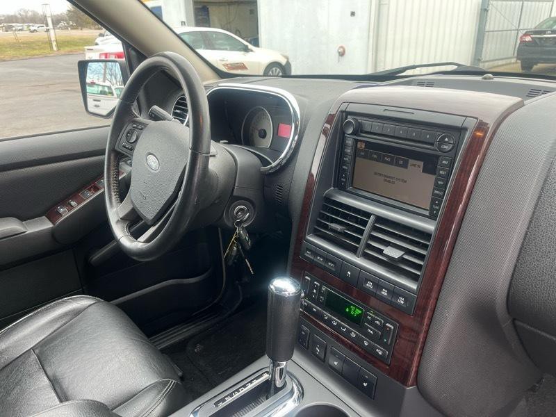 2007 Ford Explorer Image 10