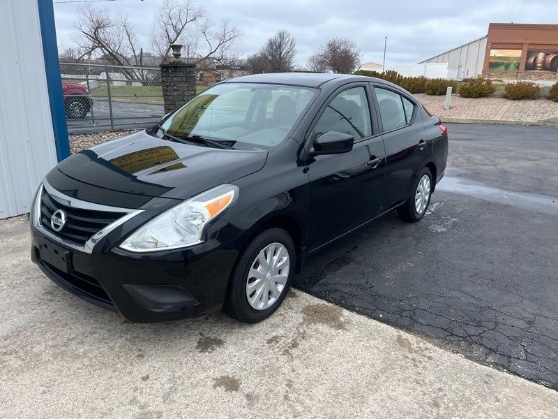 2018 Nissan Versa Image 2