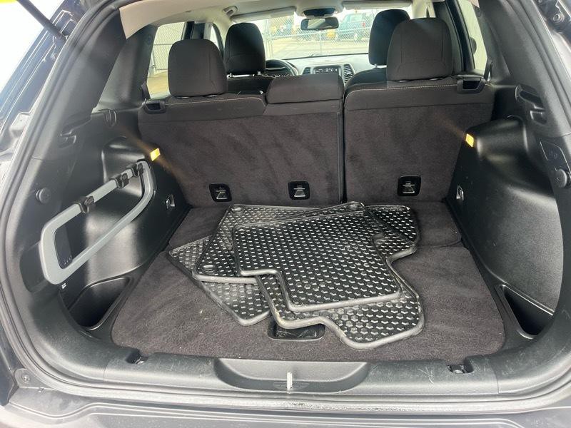 2017 Jeep Cherokee Image 8