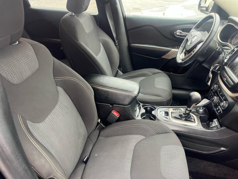 2017 Jeep Cherokee Image 10