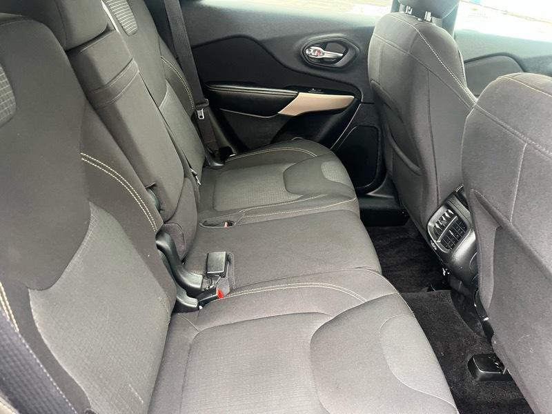 2017 Jeep Cherokee Image 11