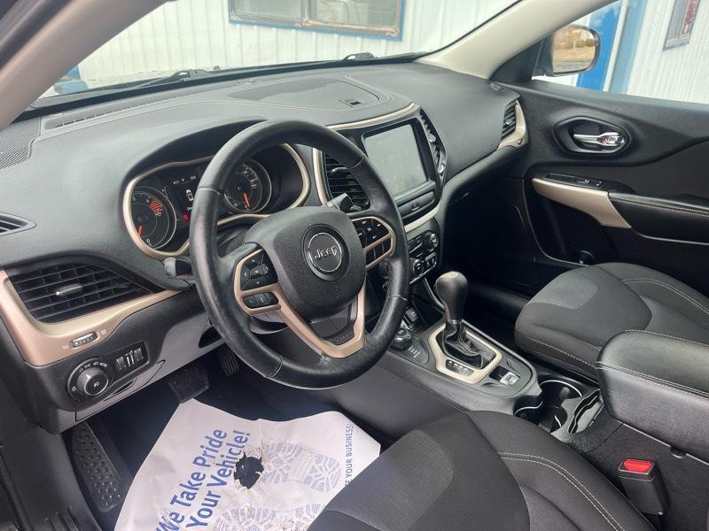 2017 Jeep Cherokee Image 14