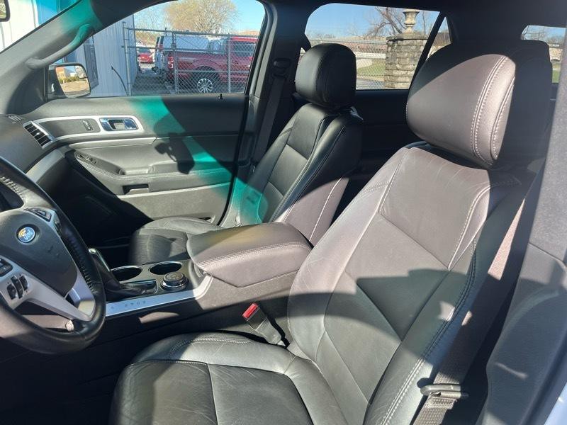 2011 Ford Explorer Image 16