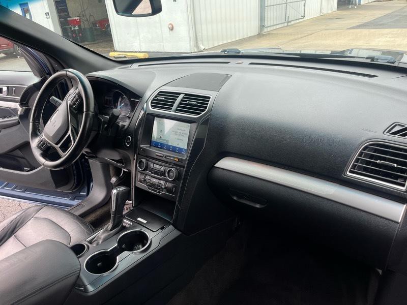 2017 Ford Explorer Image 8