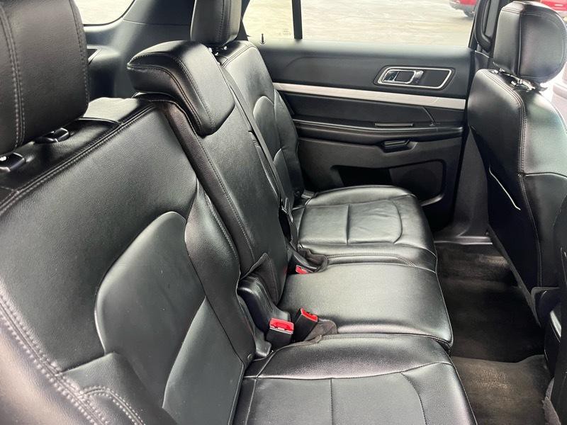 2017 Ford Explorer Image 12