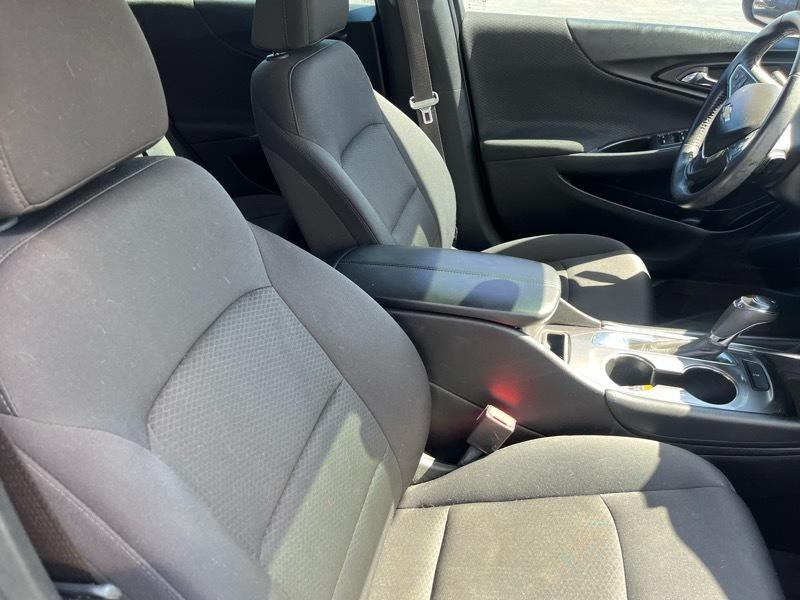 2016 Chevrolet Malibu Image 9