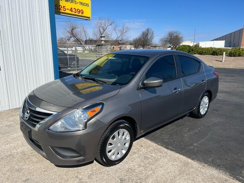 2016 Nissan Versa Image 2
