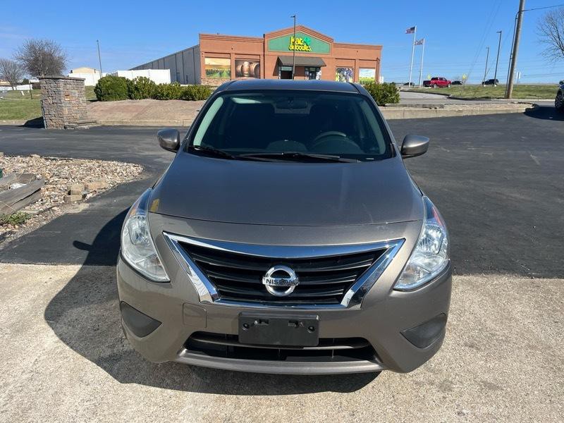 2016 Nissan Versa Image 3