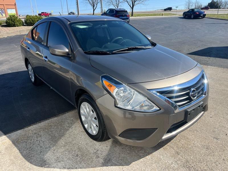 2016 Nissan Versa Image 4