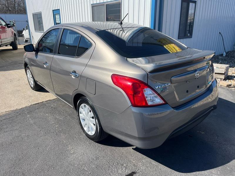 2016 Nissan Versa Image 7