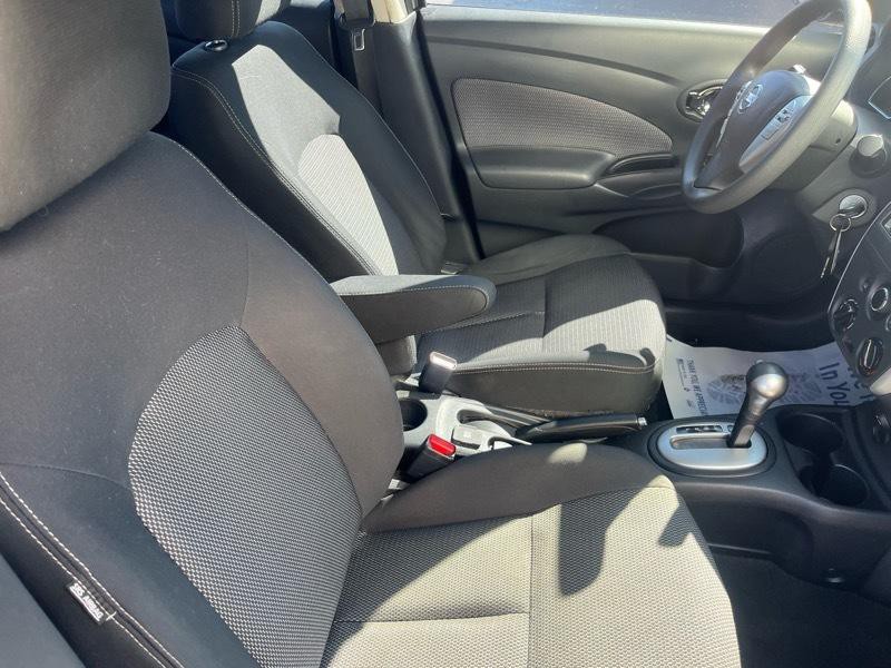 2016 Nissan Versa Image 9