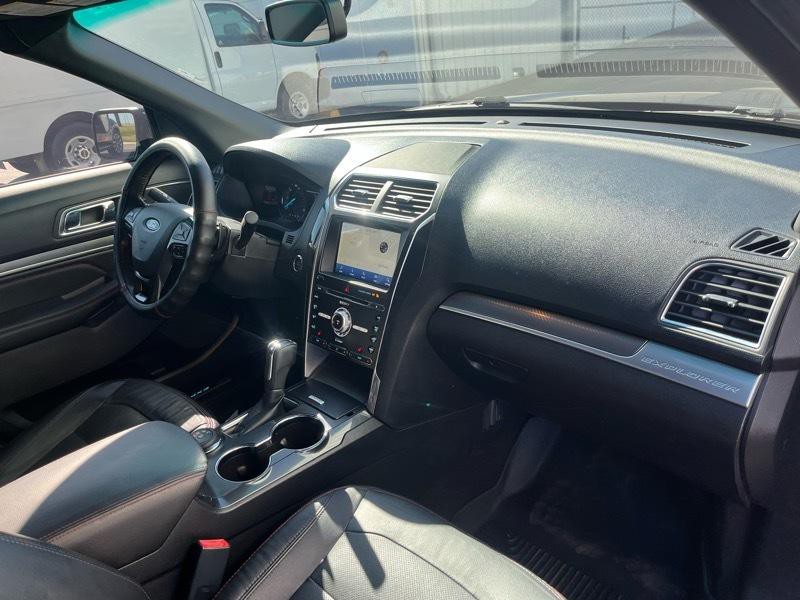 2016 Ford Explorer Image 9