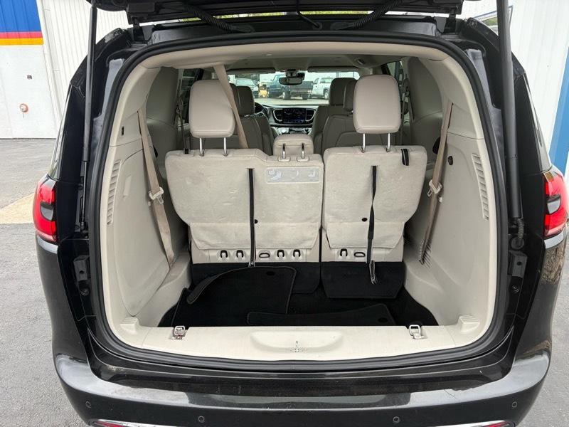 2021 Chrysler Pacifica Image 8