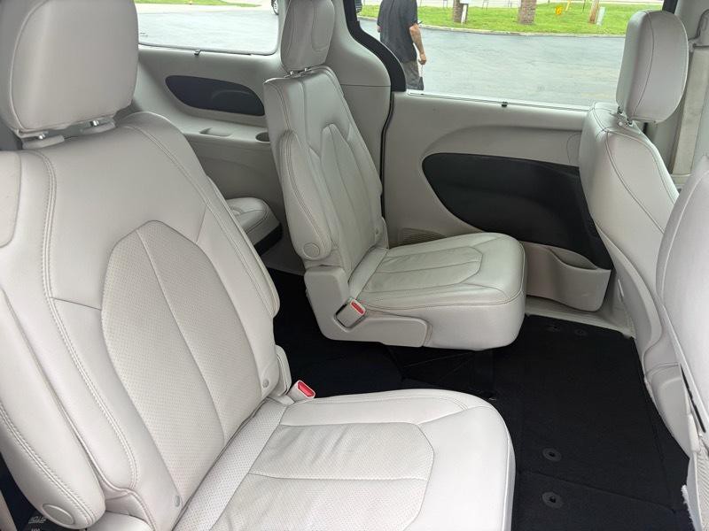 2021 Chrysler Pacifica Image 12