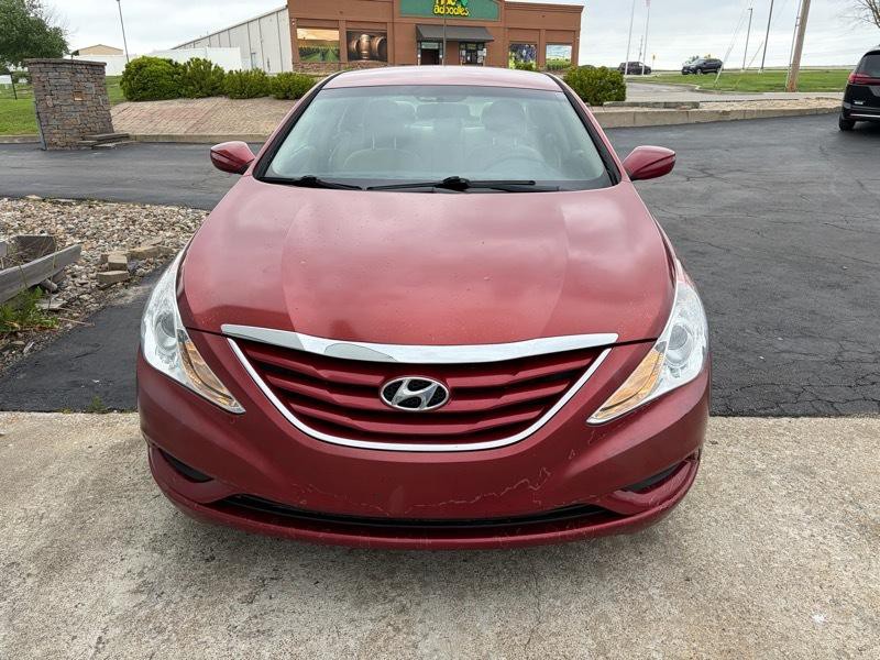 2011 Hyundai Sonata Image 2