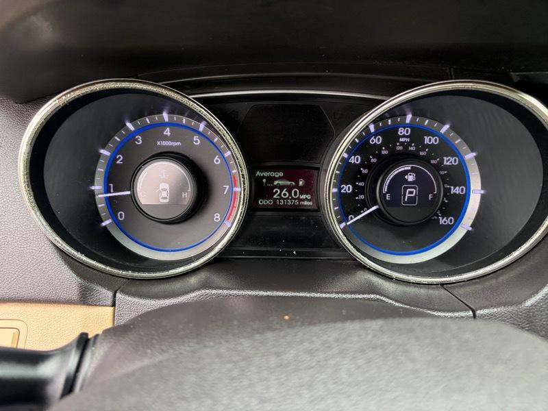 2011 Hyundai Sonata Image 12