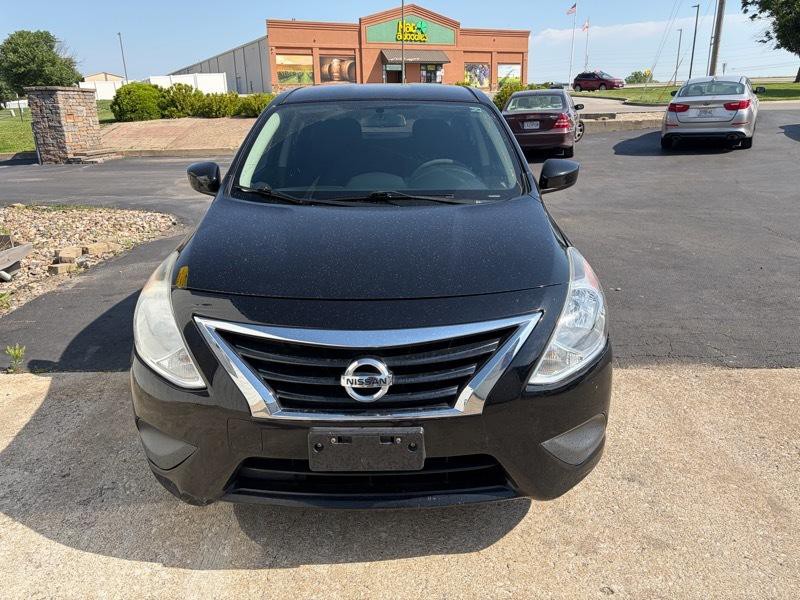 2016 Nissan Versa Image 3