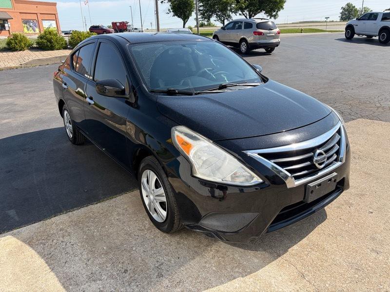 2016 Nissan Versa Image 4