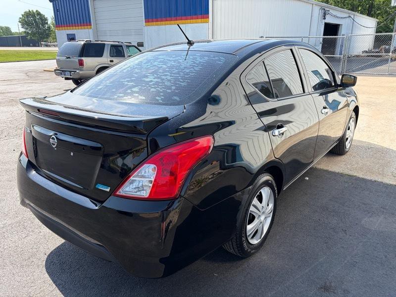 2016 Nissan Versa Image 5