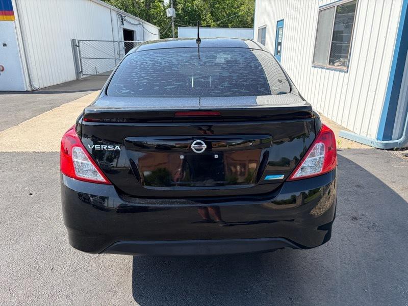 2016 Nissan Versa Image 6