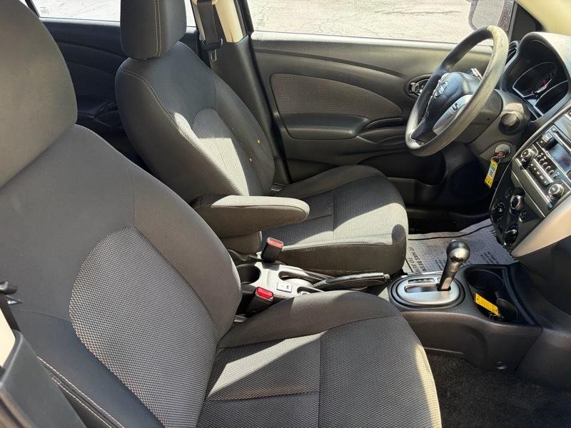 2016 Nissan Versa Image 9
