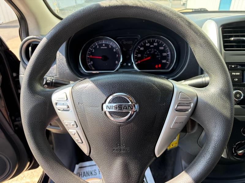 2016 Nissan Versa Image 19