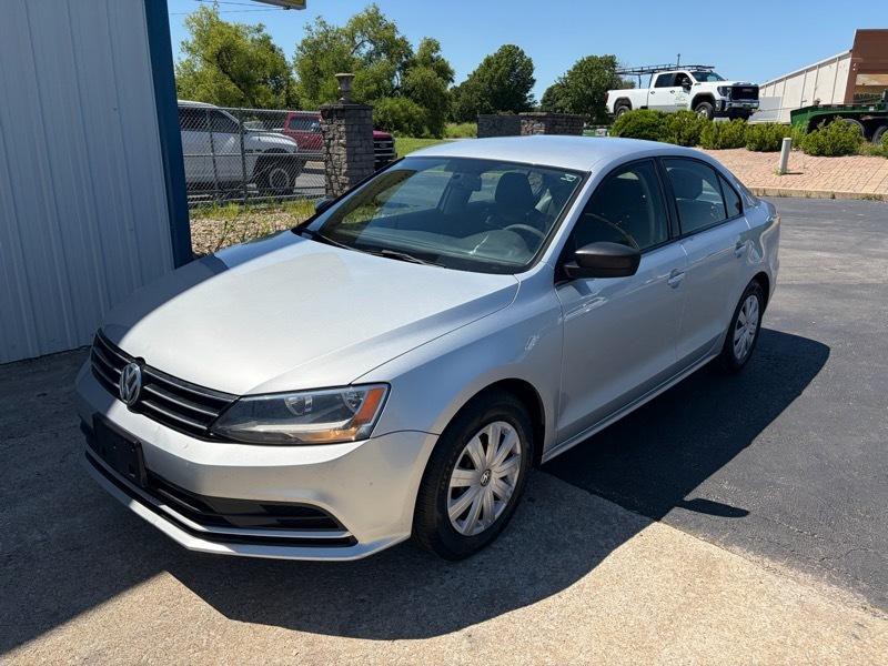 2016 Volkswagen Jetta Image 2