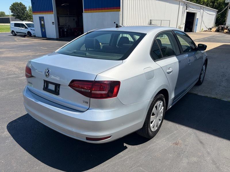 2016 Volkswagen Jetta Image 5