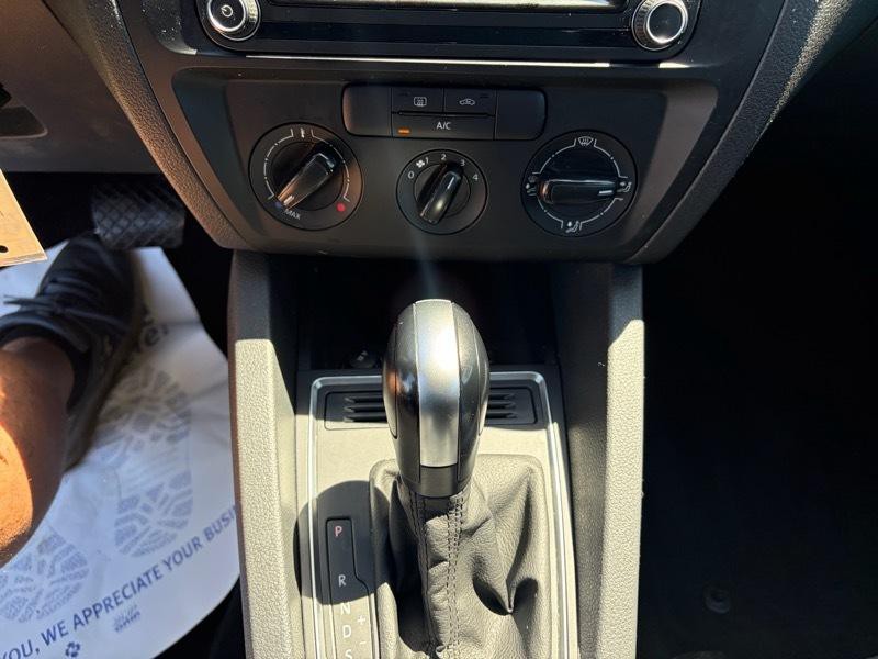 2016 Volkswagen Jetta Image 16